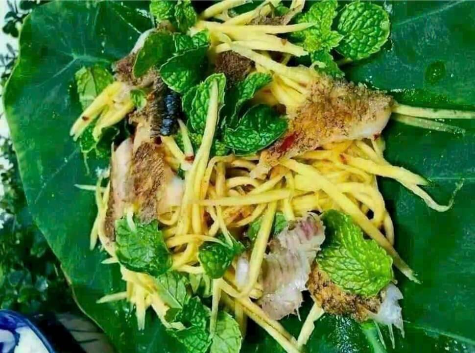 Gỏi xoài khô cá Lóc
