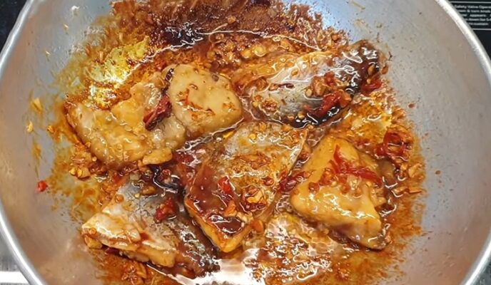 cá dứa chiên giấm đường