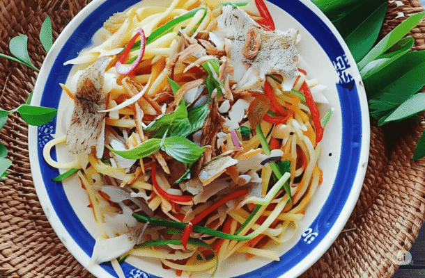 Gỏi xoài khô cá sặc