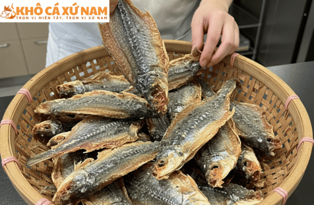 xử lý cá khô bị mốc